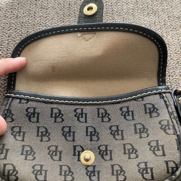 Dooney and Bourke  / Wristlet / Black and Grey / Logo/ Leather / Detachable - Picture 2 of 3
